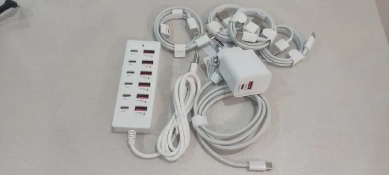 USB-хаб/зарядная станция (новая) с 6 портами USB-A (с пометкой *FAST CHARGER) и 6 портами USB-C -PD — Батуми — 20 ₾