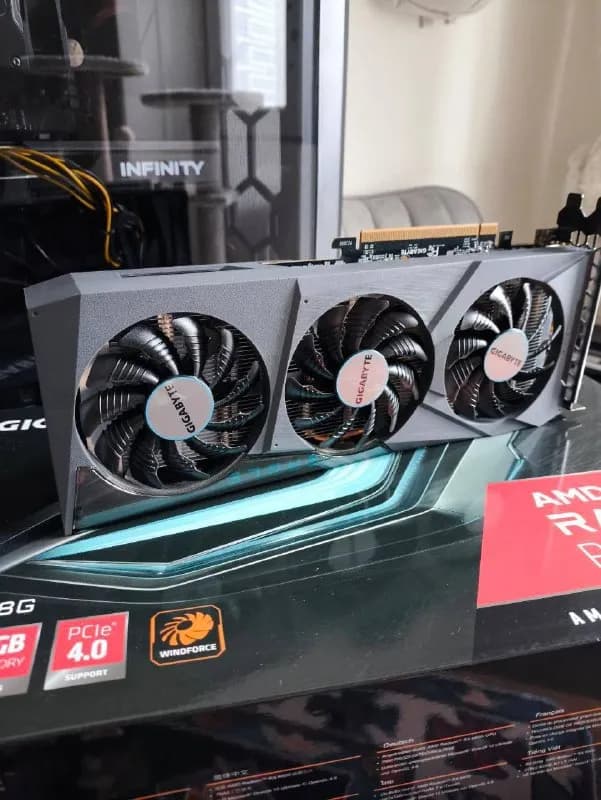 AMD Radeon RX 6600 (8GB GDDR6) — холодная, тихая, отлично тянет игры в Full HD 🖥️. С родной коробко — Батуми — 550 ₾