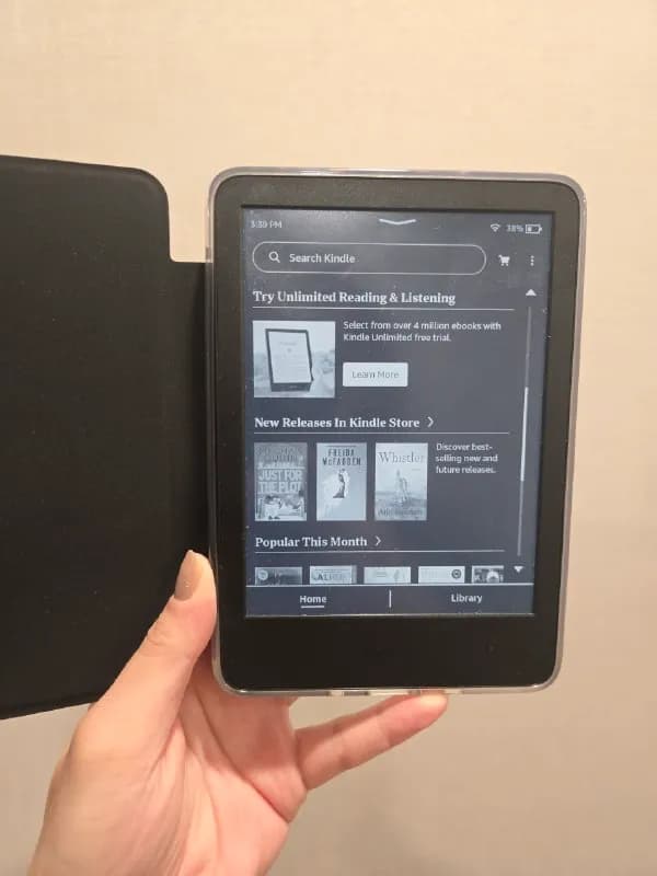 Amazon Kindle 2024 (11th Gen, 16 GB, Black, Without Ads) в отличном состоянии, с чехлом. Активно не — Батуми — 330 ₾