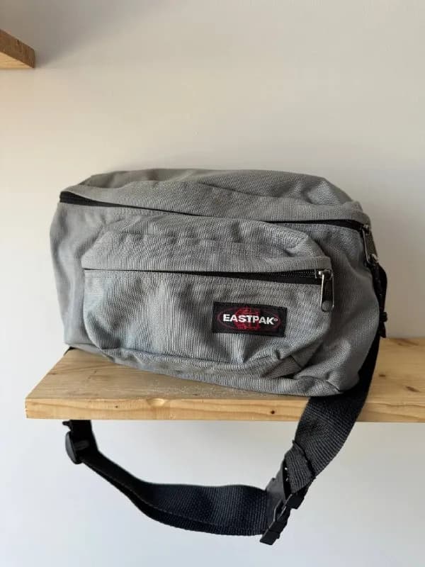 Вместительная бананка Eastpak — Батуми — 65 ₾