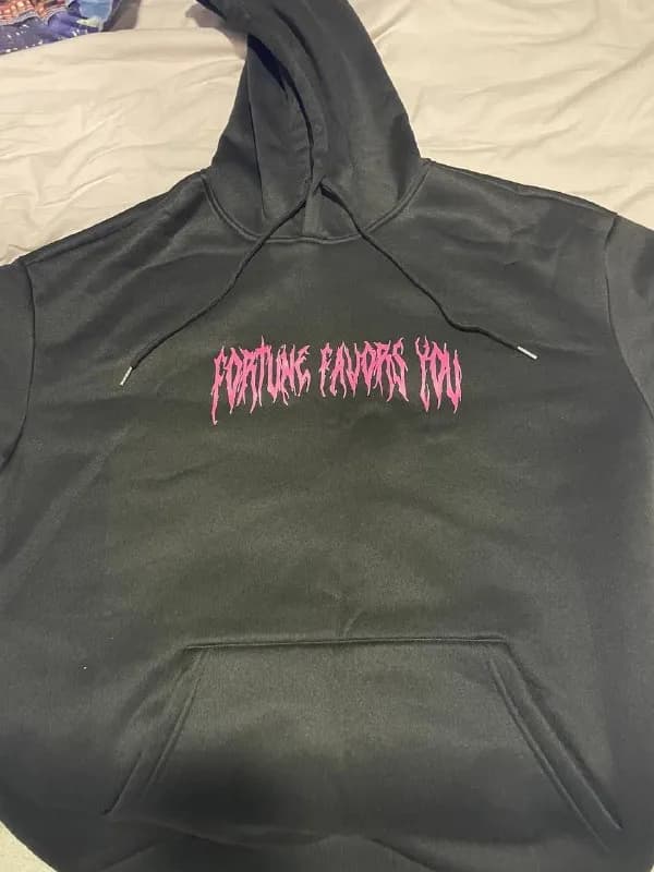 Чёрное худи с капюшоном — Батуми — 40 ₾