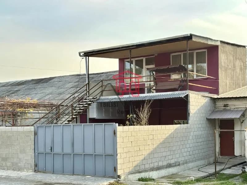 175 м² продуманной площади, собственная терраса и участок, три парковочных места. — Тбилиси — 1 200 $