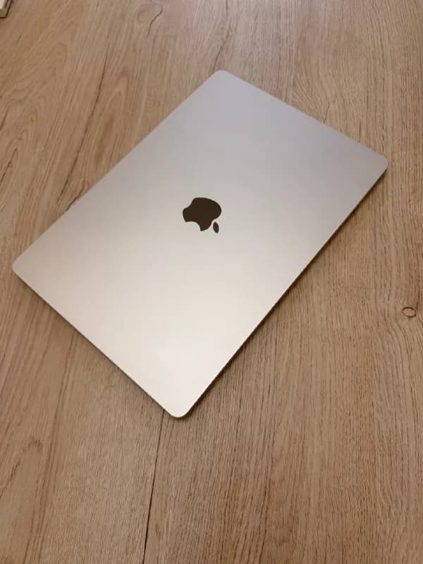 MacBook Air M2, 15 дюймов. 8GB, 256GB. Цвет: Starlight — Батуми — 2 200 ₾