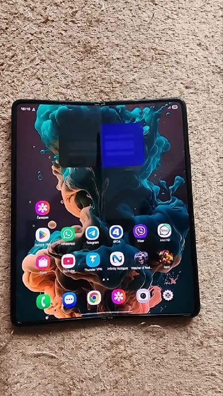 Samsung Galaxy Z Fold 3 5G. Телефон в хорошем состоянии. Естественные следы пользования. Версия 12/ — Батуми — 200 $