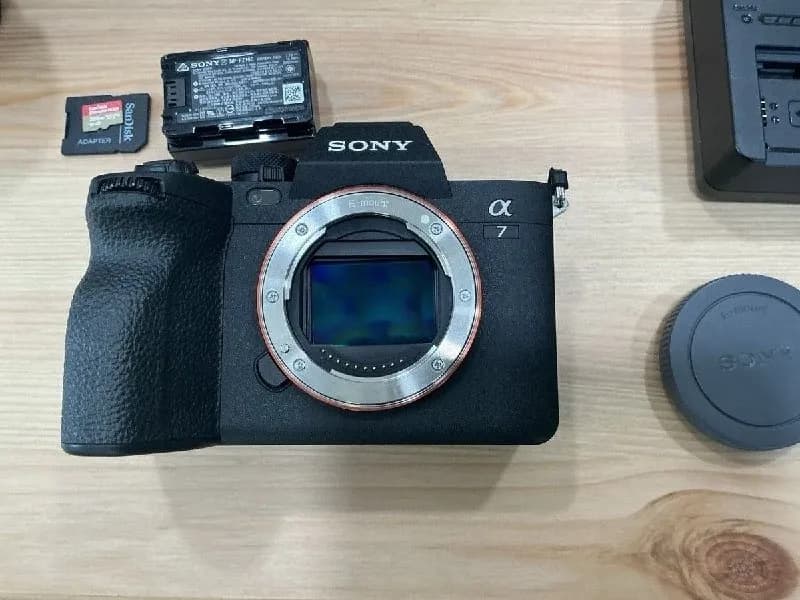 Sony Alpha a7 IV с объективом 28-70 мм. Идеальная современная гибридная камера для фото и видео — Тбилиси — 4 ₾
