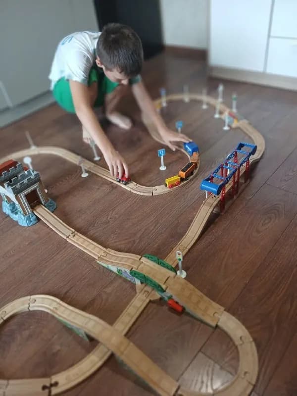 Wooden train track set. — Тбилиси — 85 ₾
