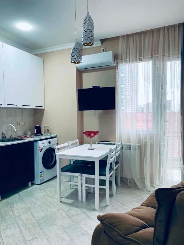 6 месяцев, 1+1 — Батуми — 500 $