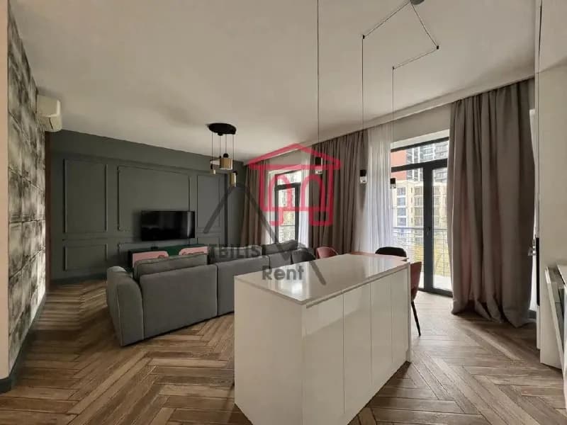 Domus в Сабуртало. Есть дополнительный личный паркинг ($150). На срок 6 месяцев цена — $1800 — Тбилиси — 1 800 $