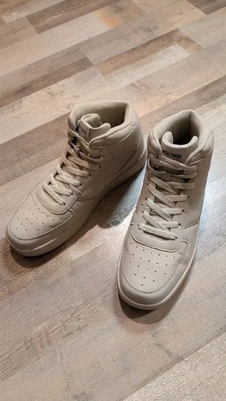 WORLDWIDE (42) 👟 — Батуми — 50 ₾