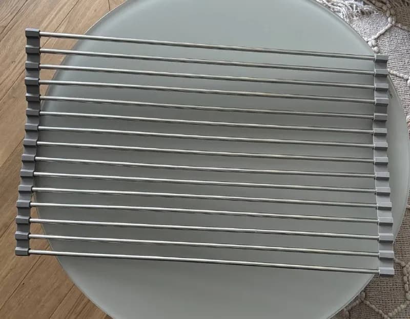 47×29 см, абсолютно новая, не была в пользовании. Ее кладут поперек мойки, а сверху ставят посуду. Е — Батуми — 10 ₾