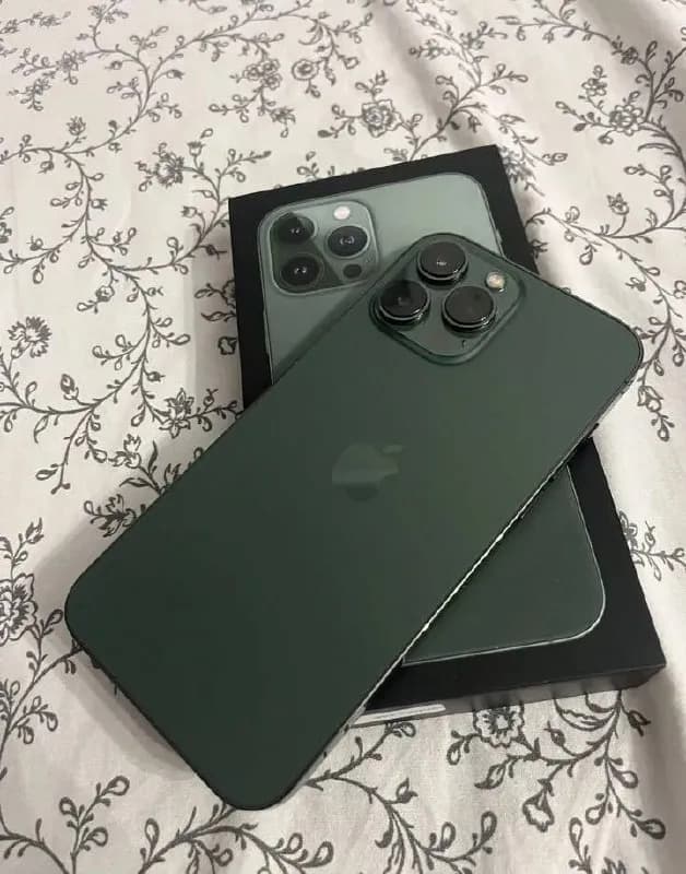 iPhone 13 Pro Max — телефон в идеале, без царапин, сколов. без проблем. Батарея 76% — Батуми — 900 ₾