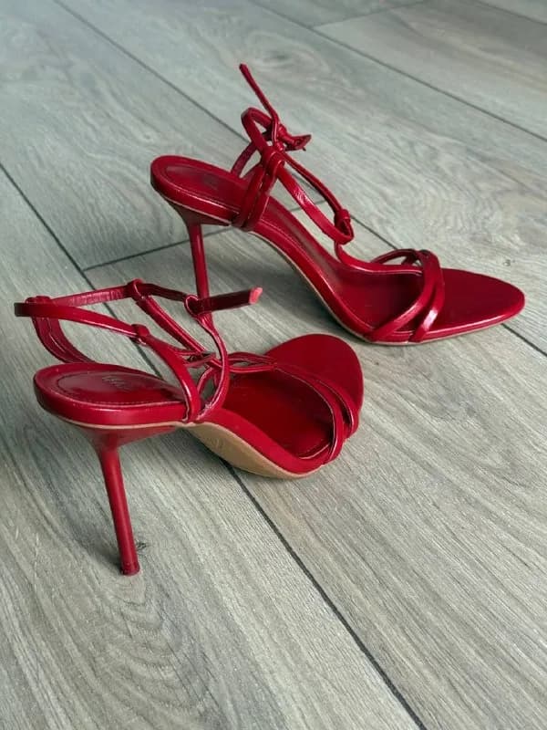 Zara 37 размер. Есть следы носки, но видно только при близком рассмотрении. Очень удобные — Батуми — 40 ₾
