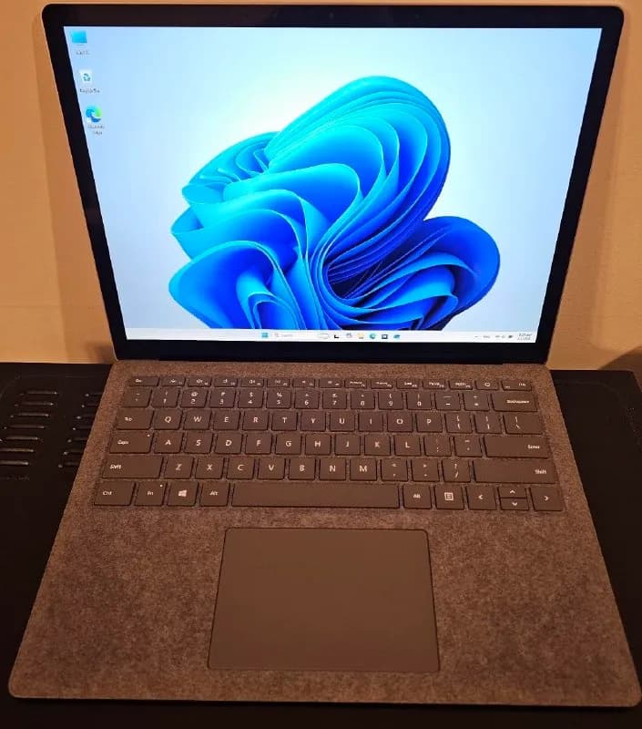 Microsoft Surface Laptop 3 Platinum with Alcantara — 13.5» PixelSense 2.2K Touchscreen Intel i5-1035 — Батуми — 5 ₾