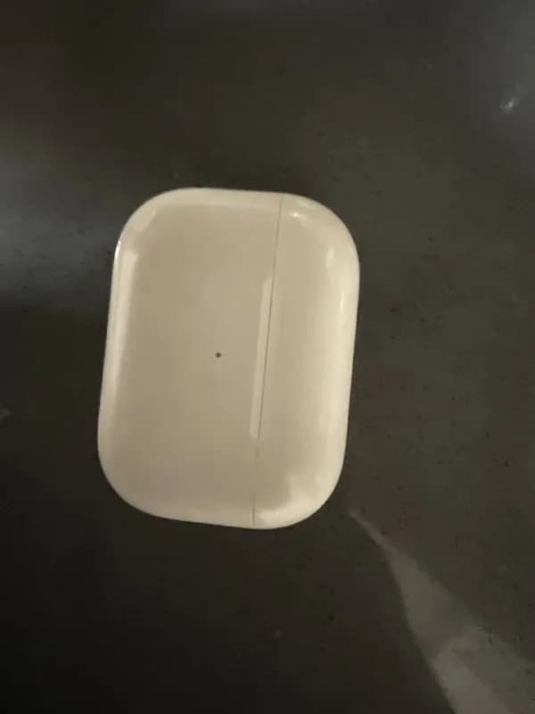AirPods Pro 2 в комплекте провод — кейс — правый наушник (левый утерян) цену предлагайте сами — Батуми