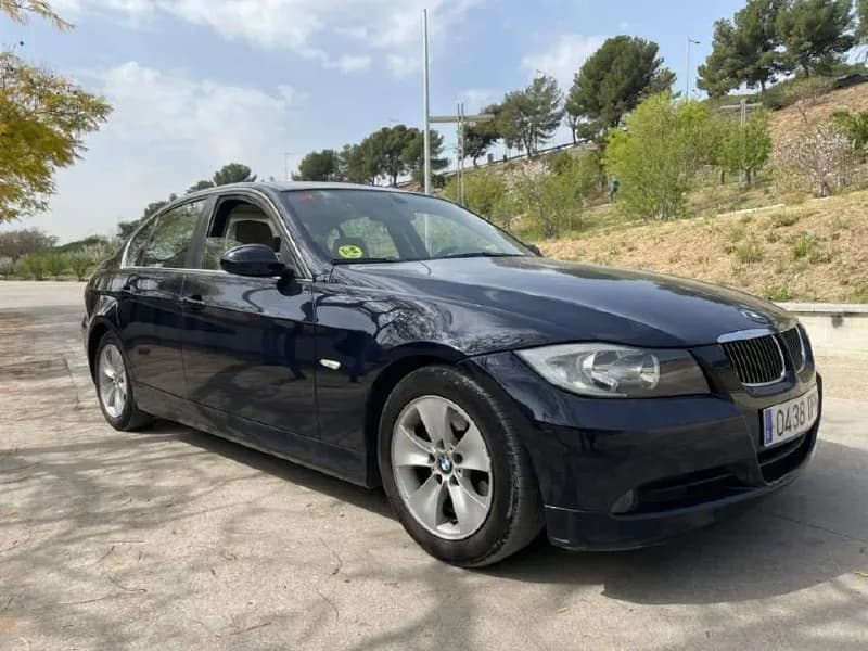 BMW 325i 2005 года. Коробка автомат. В хорошем состоянии.испанская регистрация. — Батуми — 4 000 ₾