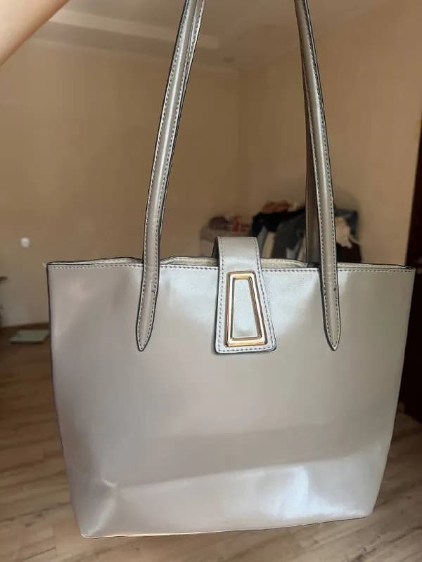 ZARA, бежевая — внутри есть отдельное отделение — 15 лари — Тбилиси — 15 ₾