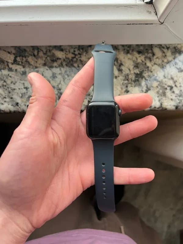 Apple Watch SE 40 mm — Батуми — 300 ₾