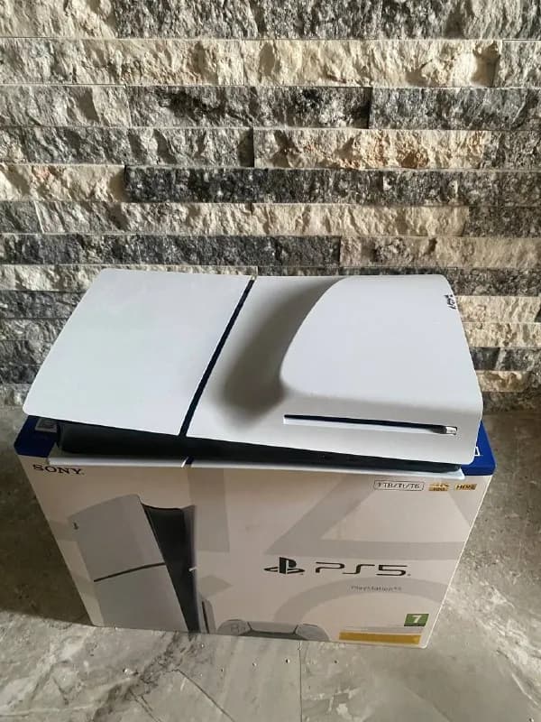 PlayStation 5 Slim 1TB. Куплена в октябре в магазине Zoomer. У меня есть одна такая консоль, плюс ещ — Батуми — 550 ₾