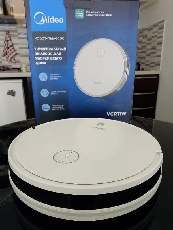 Midea с блоком зарядки. Есть функция влажной уборки. Мощность всасывания 5000 Па. Несколько режимов. — Батуми — 160 ₾