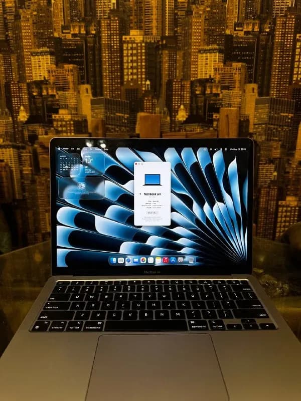 Macbook Air M1 8/512 — 93% аккумулятор. Макбук в идеальном состоянии без единой сколки или царапинки — Тбилиси — 1450 ₾