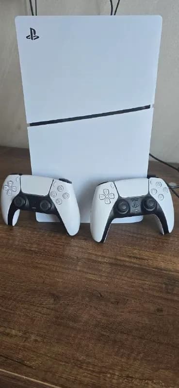 PlayStation 5 Slim Digital Edition. Куплена в декабре 2024. Состояние идеальное, практически не игра — Батуми — 1 000 ₾