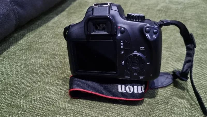 Canon EOS 4000D. Фотоаппарат в рабочем хорошем состоянии. Подойдет для начинающего. — Тбилиси — 550 ₾