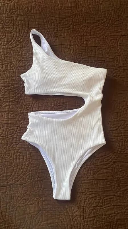 1. Купальник (новый) на размер xs-s цена 10 ₾ — Батуми — 10 ₾