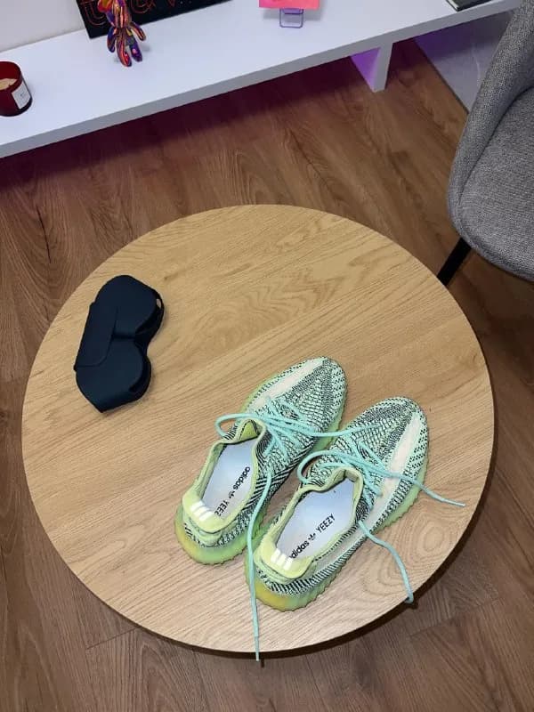 1) Оригинальные кроссовки, Adidas Yeezy Boost 350 V2, Размер: 44, Состояние 9.5/10, Цена: 630 лари � — Батуми — 630 ₾