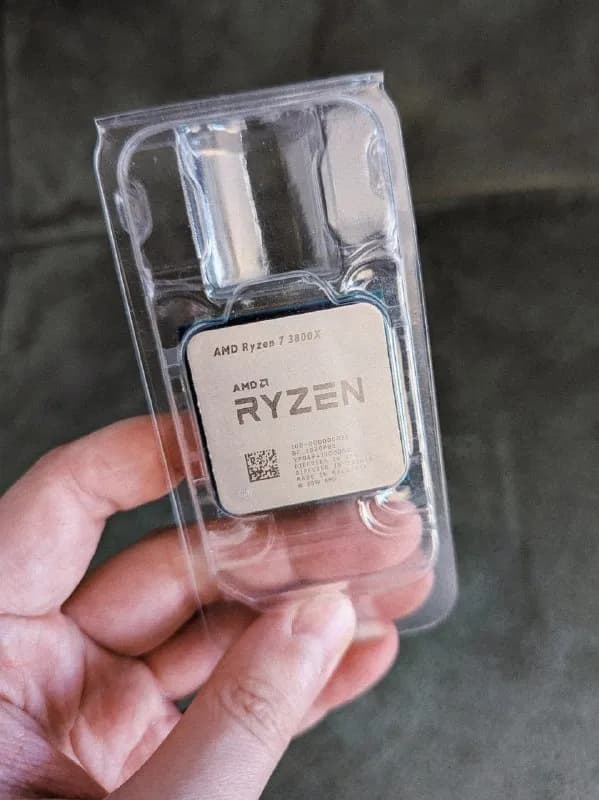AMD Ryzen 7 3800X. AM4. 8 ядер, 16 потоков. 3900 МГц — базовая, 4500 МГц — в турбобусте. Не разгонял — Тбилиси — 540 ₾