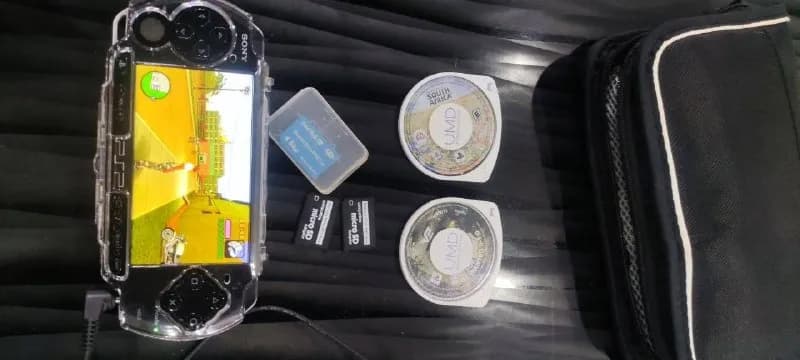 Psp (прошитая) две игры, две карты памяти, и два переходника под sd карты, чехол, все за 250 ла — Батуми — 250 ₾
