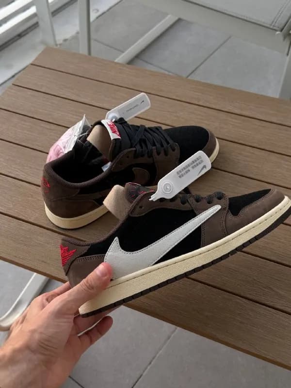 Nike Air Jordan 1 Low OG SP TRAVIS SCOTT — Тбилиси — 1 500 ₾