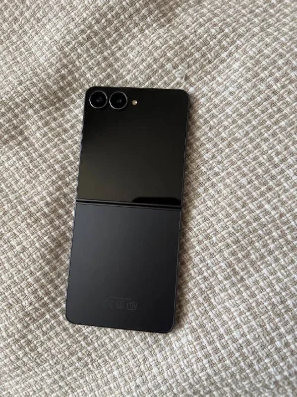 Samsung Galaxy Z Flip 7 256GB Состояние: Идеальное (10/10), как новый. Куплен меньше месяца назад. С — Батуми — 2 500 ₾