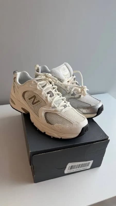 new balance, приехало два правых 🙈 — Батуми — 39 ₾