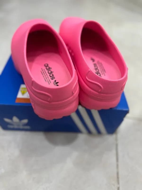 adidas оригинал, у меня пролет с размером, размер 38-38,5, цена 80 лари — Батуми — 80 ₾