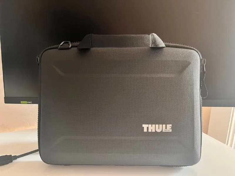 THULE для 14» MacBook Pro или 13» MacBook Air. — Батуми — 220 ₾