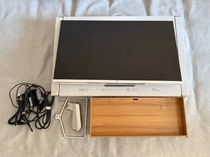 HP M27fw 27» — в хорошем состоянии, без дефектов экрана, полный комплект с коробкой + подставка — Батуми — 400 ₾