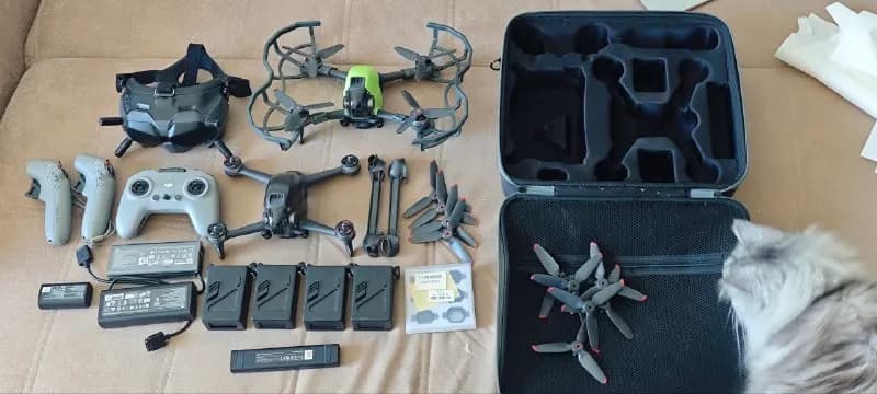 DJI FPV Combo + 2 Дрона (FD1W4K) + 4 АКБ (BWX170), банка для очков, доп контроллер, пропеллеры, линз — Тбилиси — 2 500 ₾
