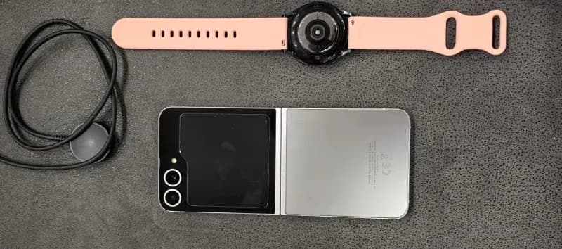 Samsung galaxy z flip 6 256 и Samsung galaxy watch 6 в идеальном состоянии в одних руках телефон ещё — Батуми — 1 700 ₾
