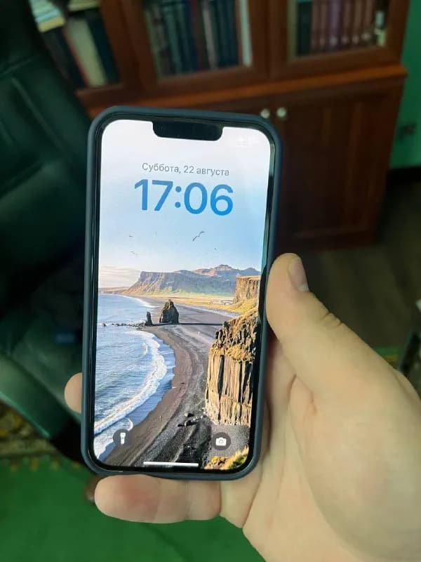 iPhone 13 128GB pink. Все функции работают нормально. В районе блока камеры есть небольшая трещина з — Батуми — 450 ₾
