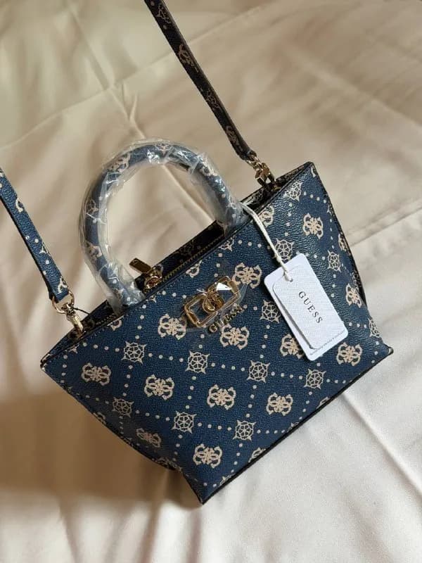 GUESS оригинал. Заказывала из Америки, с официального сайта — Батуми — 240 ₾