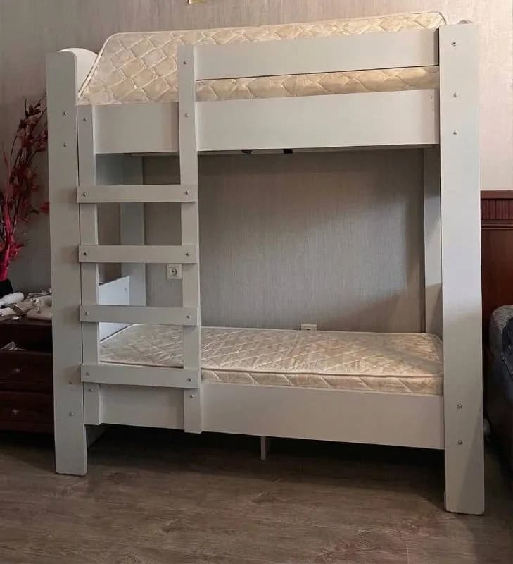 2-х этажную кровать, размер 150×60, в хорошем состоянии, матрасы чистые не просевшие, крепкая не скр — Тбилиси — 150 ₾