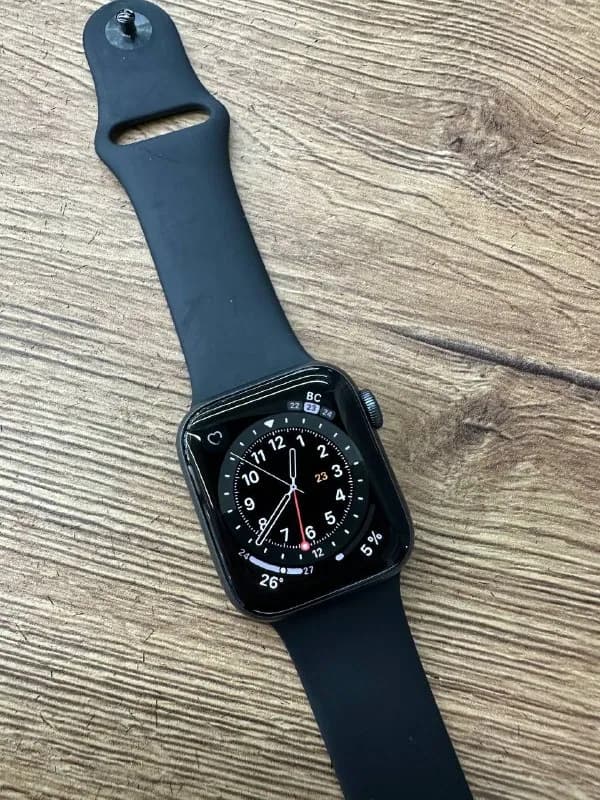 Apple Watch 4 — Батуми — 150 ₾