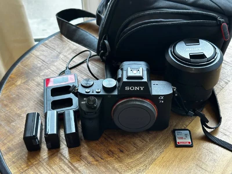 Sony Alpha A7 II в хорошем состоянии + кит объектив FE 28-70mm f/3.5-5.6 OSS. Полный комплект, заря — Тбилиси — 2 200 ₾