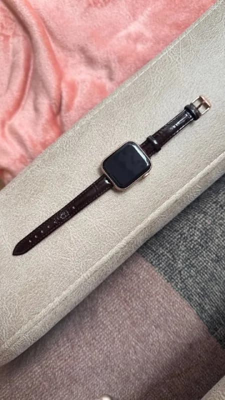 Apple Watch SE 40 mm (Rose Gold) + 3 ремешка + защитный бампер + зарядный кабель 🌟 — Батуми — 150 ₾