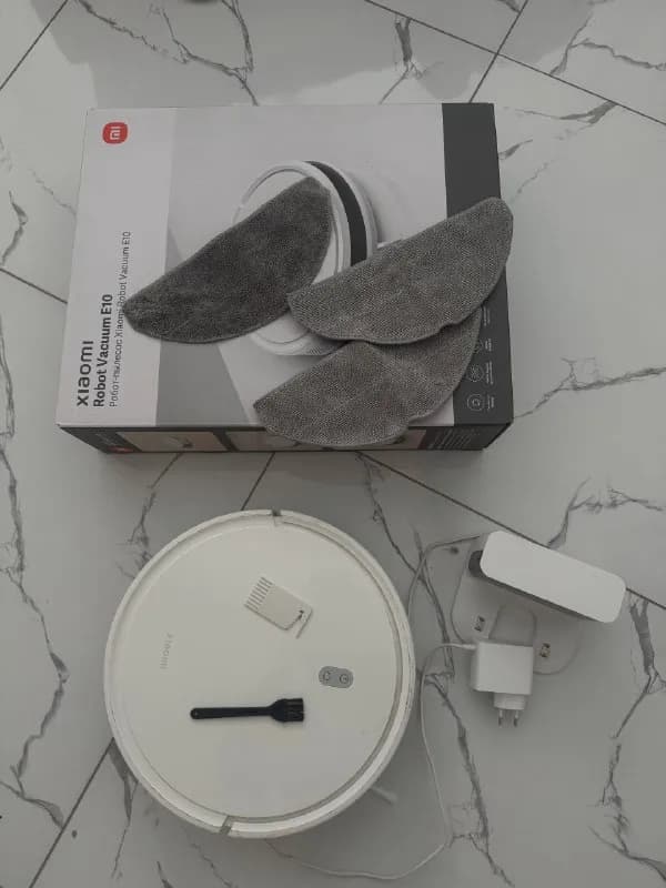 xiaomi robot vacuum E10. Около полугода назад поменял основную щетку, боковую на днях. В комплекте р — Батуми — 150 ₾