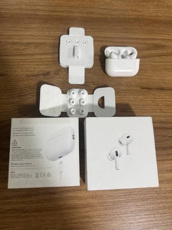 AirPods Pro 2. Покупал в США. Как новые. Не пользуюсь. 2 комплекта запасных силиконовых насадок разн — Тбилиси — 340 ₾