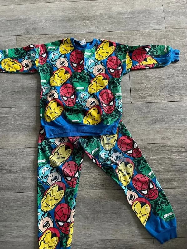 Zara 8-9 лет, костюмы Марвел 20 лари, черный 25 лари — Батуми — 20 ₾