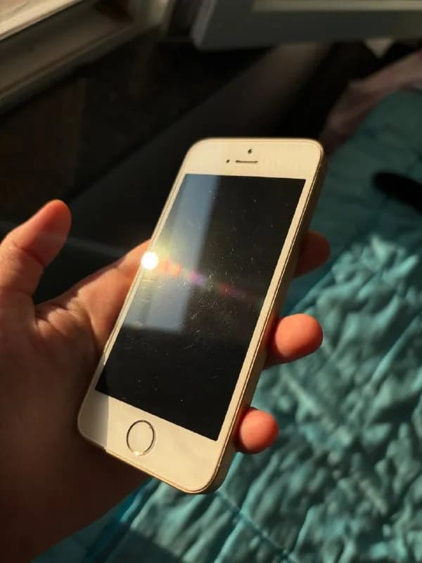 iphone se 2015, 64 gb — Батуми — 100 ₾