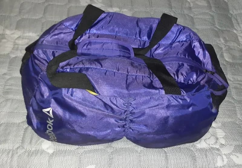 Reebok б/у в отличном состоянии, все замки рабочие, длинный ремень есть, очень вместительная. 25 лар — Тбилиси — 25 ₾