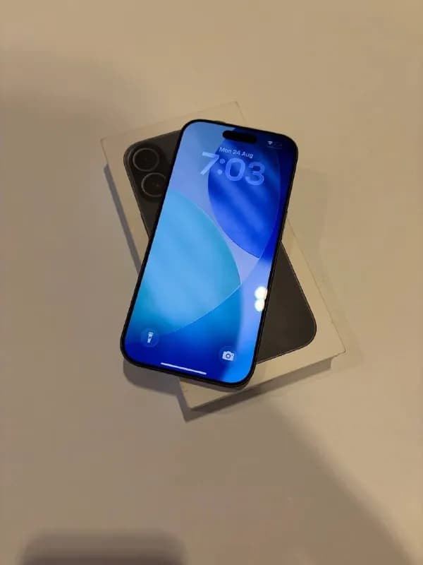 iPhone 17 — 256 GB, 🔋 97% — Батуми — 2 100 ₾